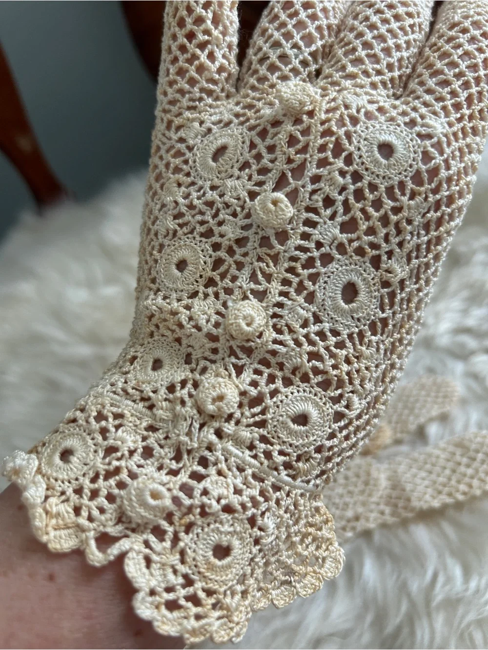 Vintage handmade Crochet Lace Ladies Gloves in Beige